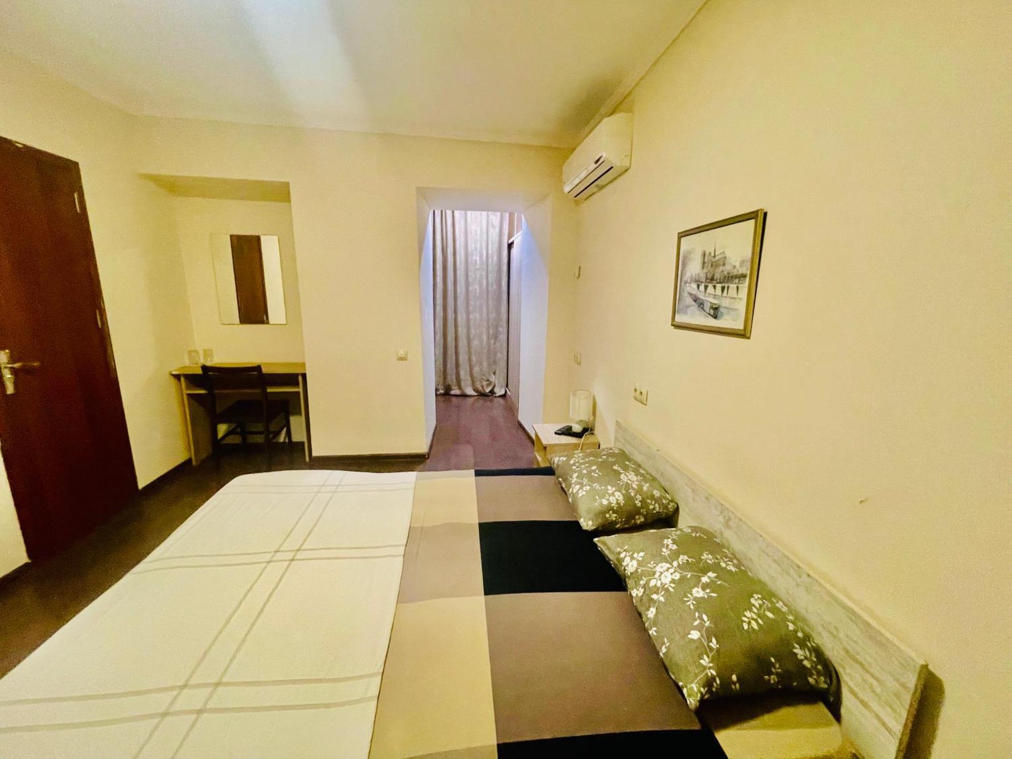 Hotel Klarastan Bon Voyage Tiflis Exterior foto
